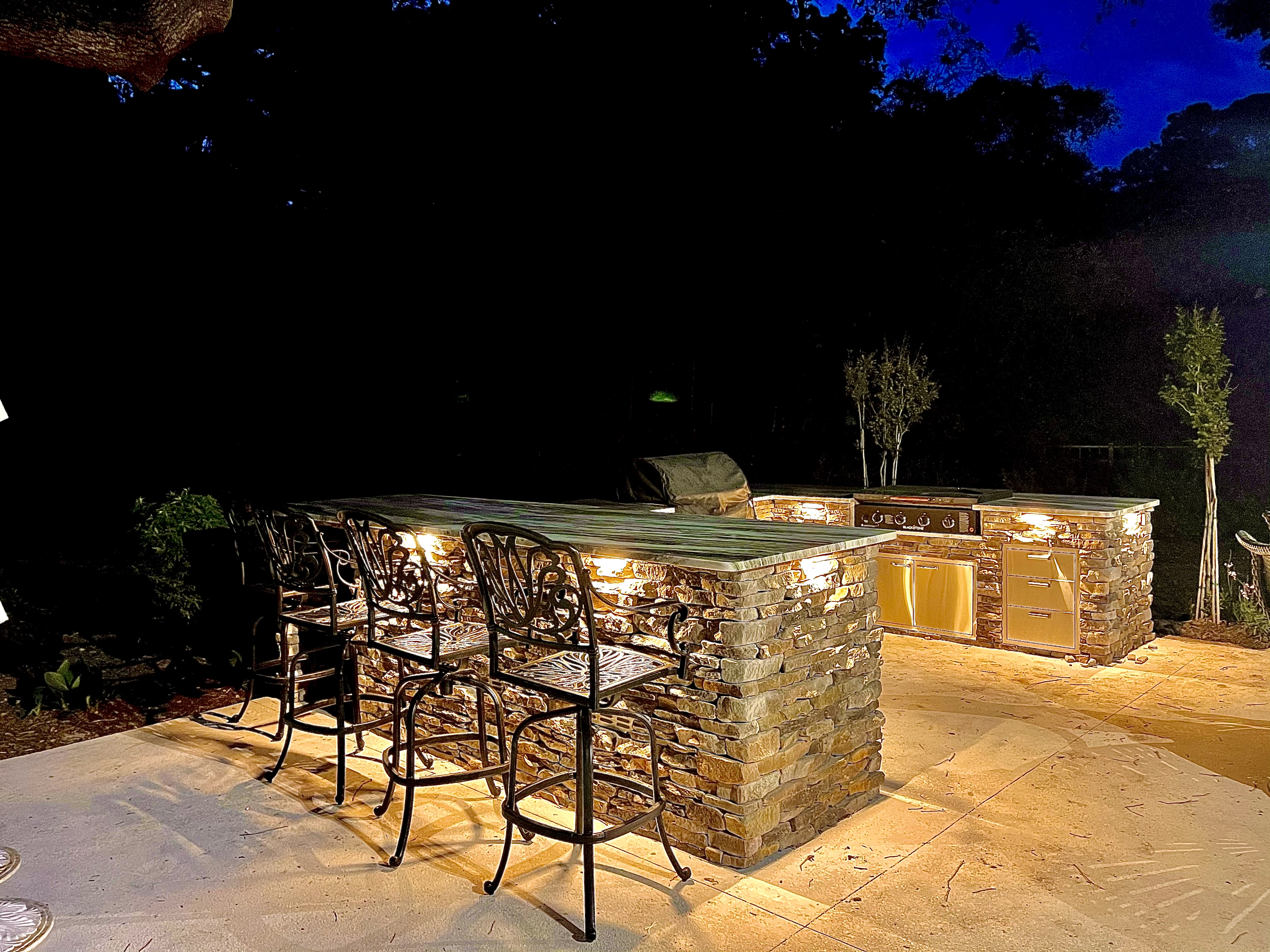 Outdoor Kitchen with Under-Counter & Accent Lighting
